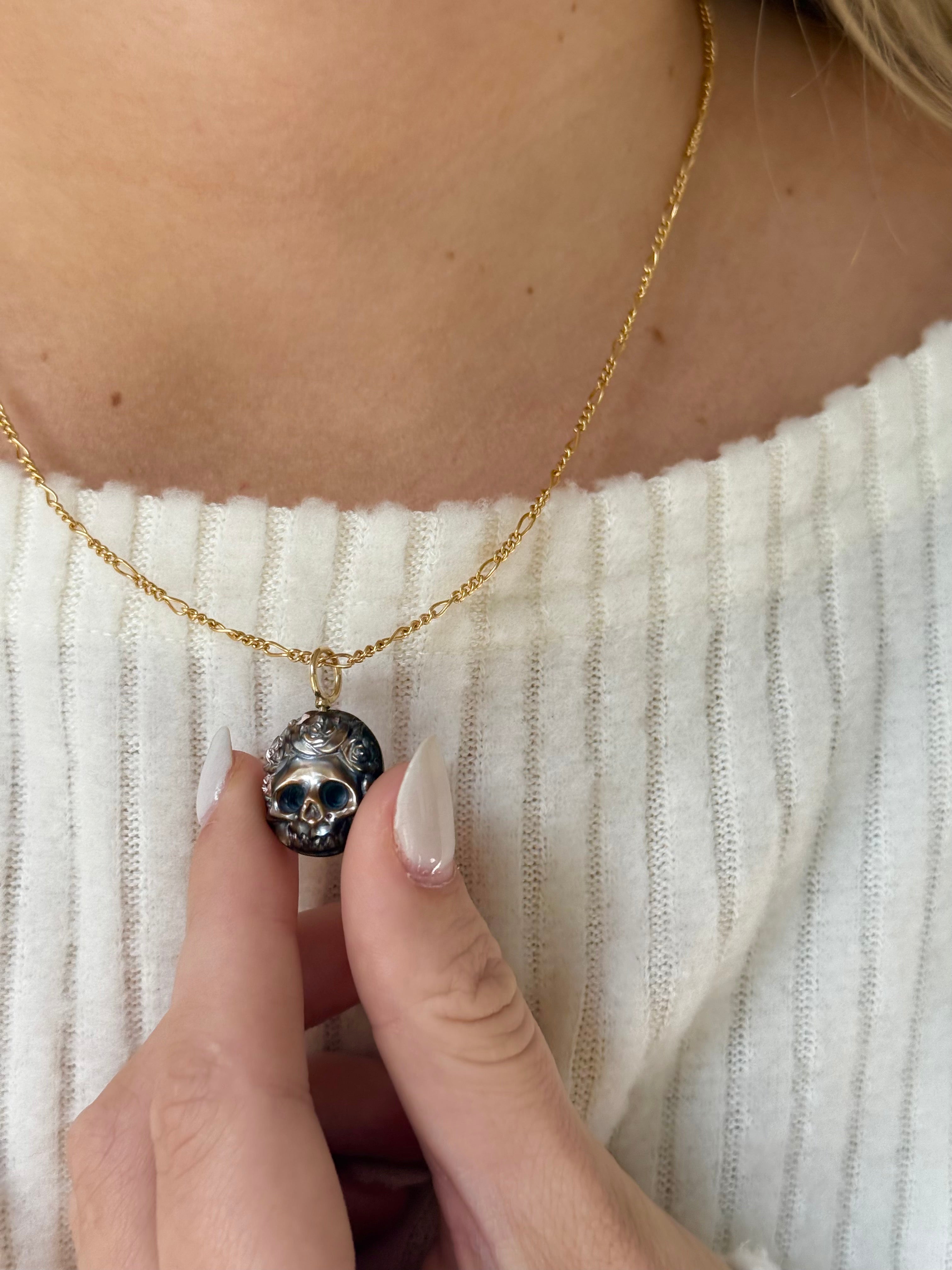 ★ホリエ〜イーグル銀貨 SKULL WITH ROSE 2021 Sample Sale: Brown Mother of Pearl Skull with Flower Crown – Maura